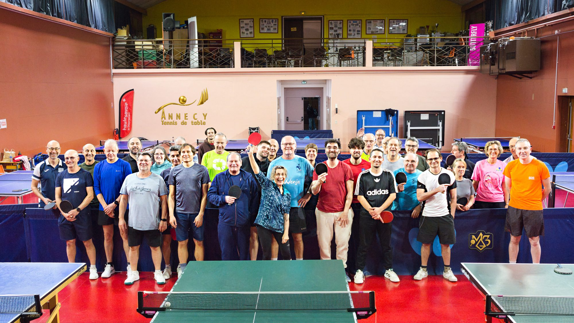 Groupe loisir en entraînement dirigé à Annecy Tennis de Table